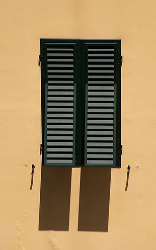 persiana con parte inferiore apribile