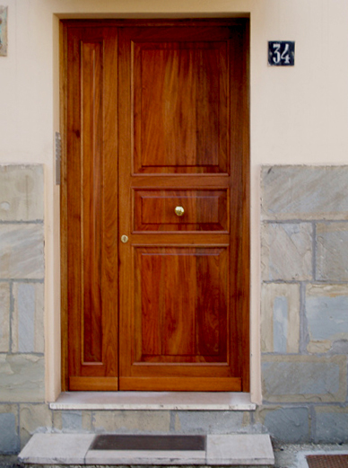 portone in legno lineare